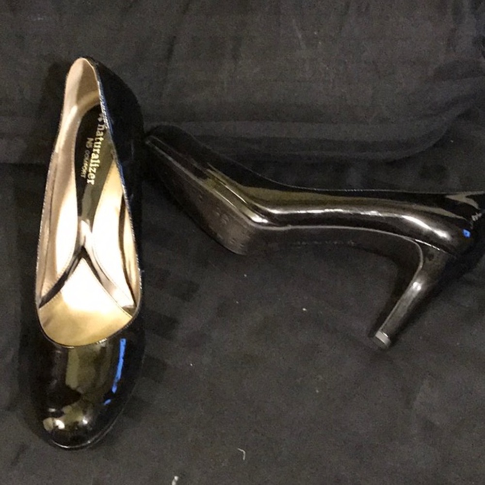 Naturalizer Comfort black heels